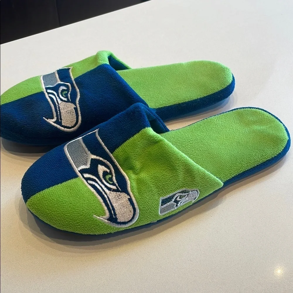 Forever Collectibles NFL Seattle Seahawks Rush Green Slippers, Size L (11-12)